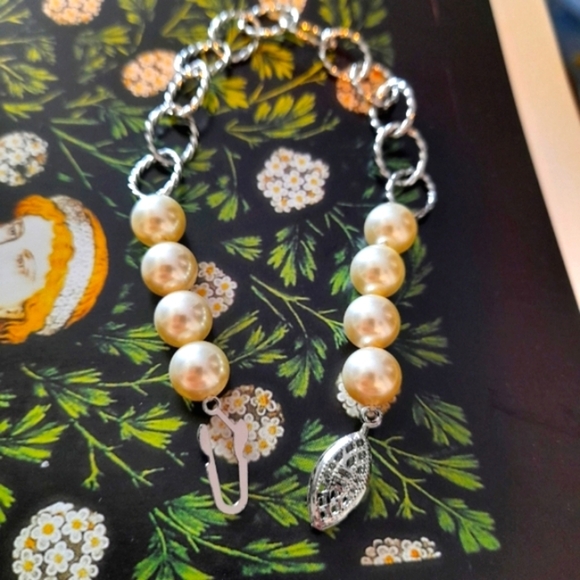 Swarovsky Silver And Pearl Bracelet - Picture 1 of 9